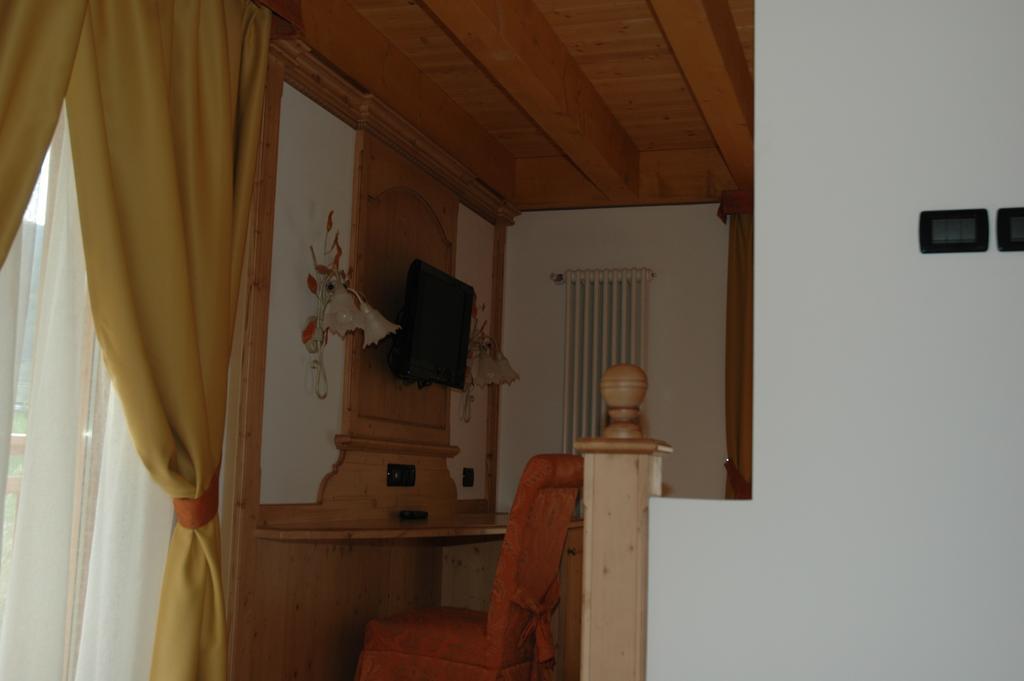 Residence Garni Il Giglio Commezzadura Cameră foto